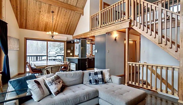 Chalet Polaris ✸ Fireplace ☼ AC ☼ 4 Seasons Spa ♥ Lake ♥ Pedalo & 2 SUPs