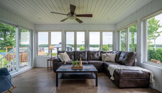 Chalet de la rive, swimming pool, waterfront