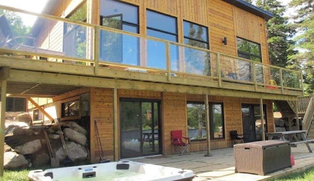 Chalet Bord Lac, Spa, Table billard,4 bedrooms, Laurentians