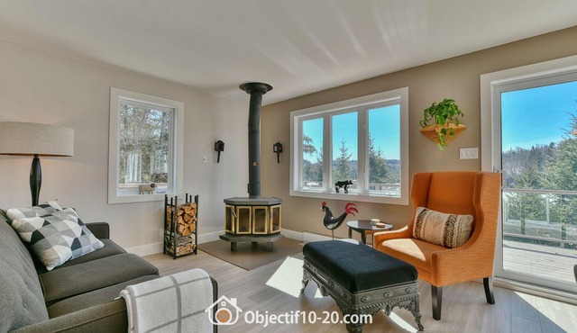 Chalet Douillet sur le Bord du Lac Navigable Papineau