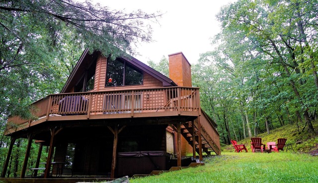 Chalet Cabin at Lake Wallenpaupack-Hot Tub-Firepit-Pool Table-Privacy-sleeps 14