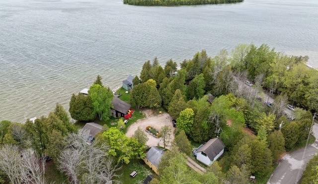 Chalet Cabin on Kangaroo Lake - Dog Friendly and family friendly