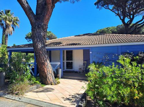 Chalet californien climatisé 6 personnes dans domaine privé avec piscine