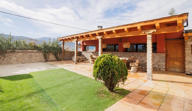 Chalet 'Can Ricart' with Private Terrace, Wi-Fi and Air Conditioning
