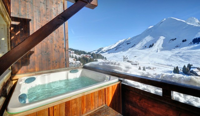 Chalet Capieu - ski-in ski-out base for 13, hot tub & views - OVO Network