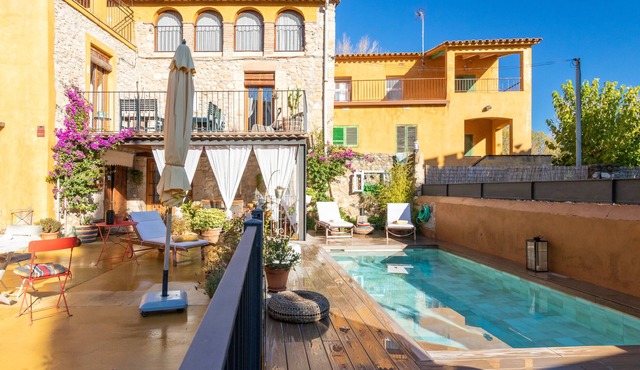 Chalet "Casa Alzina" with Mountain View, Shared Pool & Wi-Fi
