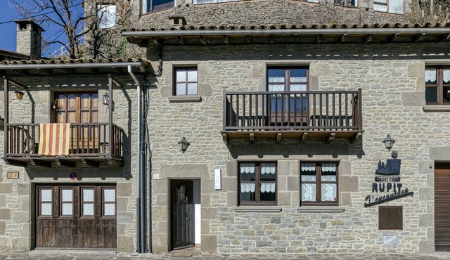 Chalet "Casa L'Art" with Mountain View, Private Terrace & Wi-Fi