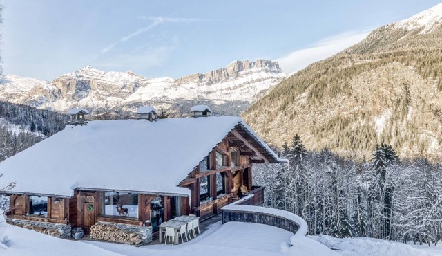 Chalet Castor Gorgeous ski-in/ski-out 4 bedroom chalet in Les Houches