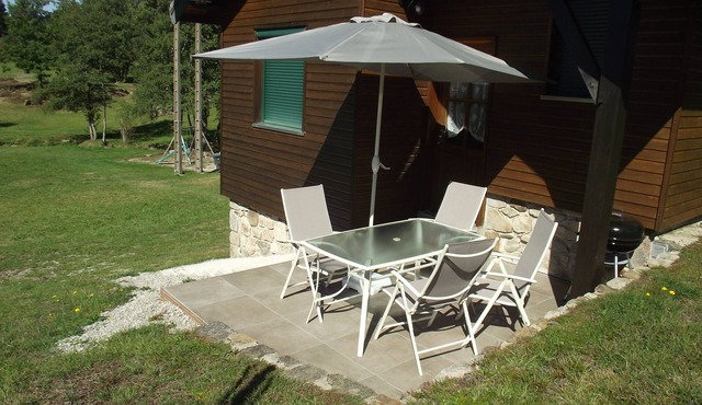 Chalet Cèdre, a little corner of paradise in the Auvergne, by the forest and the river
