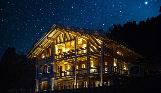 CHALET CELESTE 5* - 250m2, with jacuzzi & sauna, 200m to slopes, stunning view