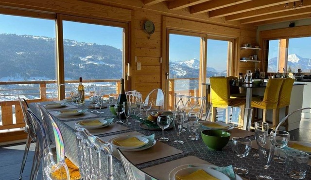 Chalet Célestine with Sauna and View on the Valley
