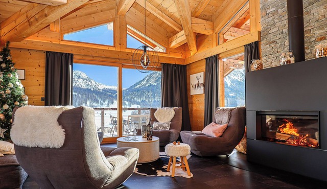 Chalet Cerf Blanc - 6 bedrooms - ideal 10 to 16 people - skilockers on slopes