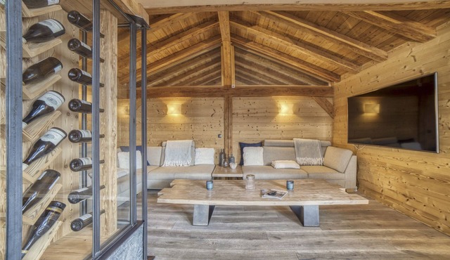 Chalet 'Chalet Face Au Mont-blanc' with Mountain View, Wi-Fi and Air Conditioning