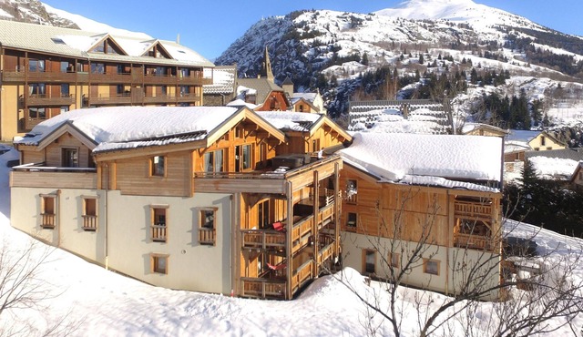 Chalet chaleureux PRIVÉ, à 80m de la télécabine!