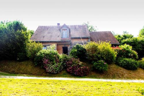 Chalet chaleureux à Marigny-l'Église avec vue sur lac et montagne