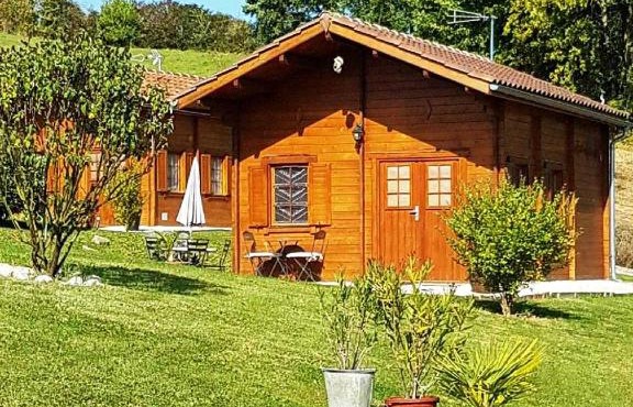 Chalet charmant à Dausse avec piscine et jardin
