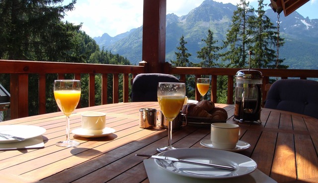 Chalet Clementine offers skiing luxury in Oz en Oisans part of Alpe d'Huez area.