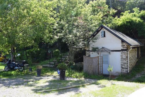 Chalet climatisé en bordure de rivière mansardée