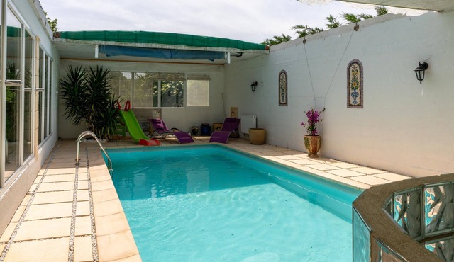 Chalet Clos des Fontaines with panoramic views and swimming pool in the heart of Vaucluse
