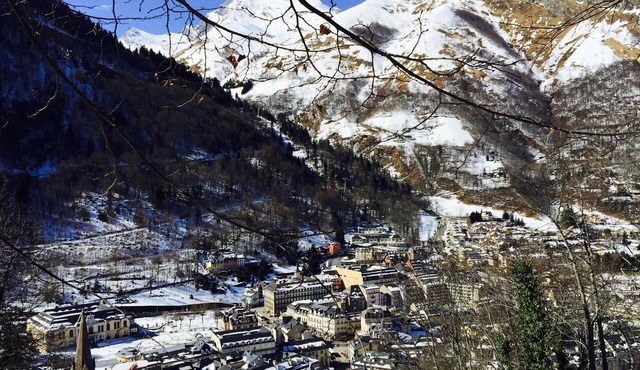 Chalet cocooning 🔥 6 pers in Cauterets, quiet, fireplace, near cable car 🚡