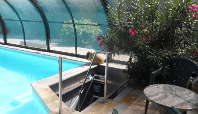 CHALET COMFORT WITH POOL CENTER THONES 10 MIN FROM RESORTS/LAKE