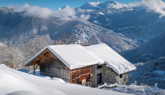 Chalet Confidentiel - secluded stay mountain & valley views - OVO Network