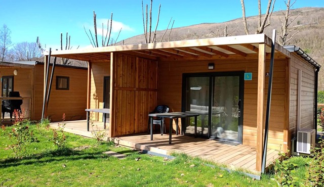 Chalet Confort 16m² - 1 bedroom + Covered terrace + Reversible air conditioning + TV 2 persons