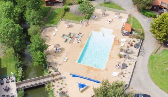 Chalet "Confort 10" with Terrace and Shared Pool