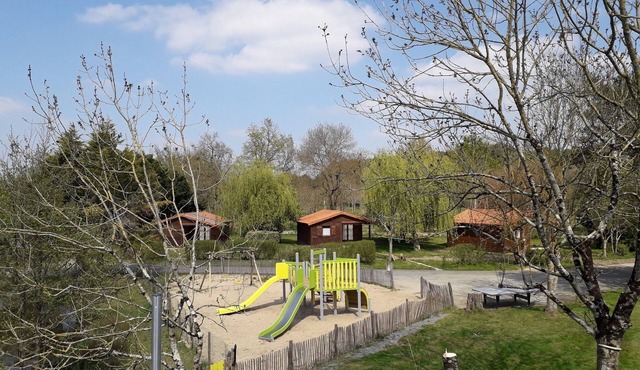 Chalet "Confort 17" with Terrace and Shared Pool