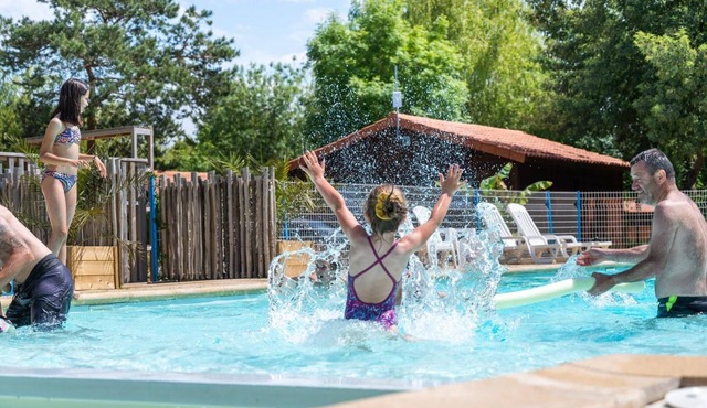 Chalet "Confort 18" with Terrace and Shared Pool