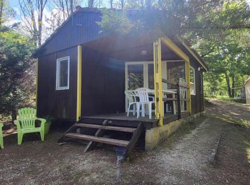 Chalet confortable avec terrasse en pleine nature - API-1-52-237