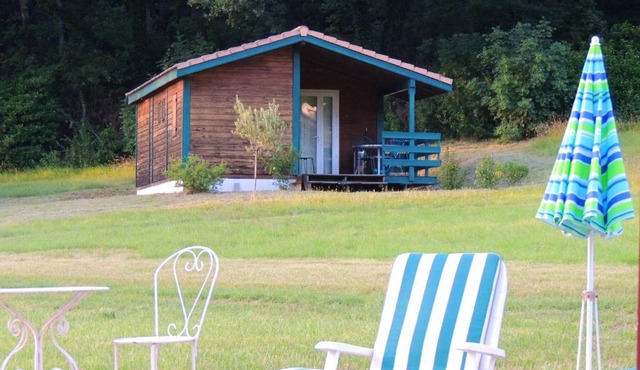 Chalet confortable aux Tourettes avec piscine partagée