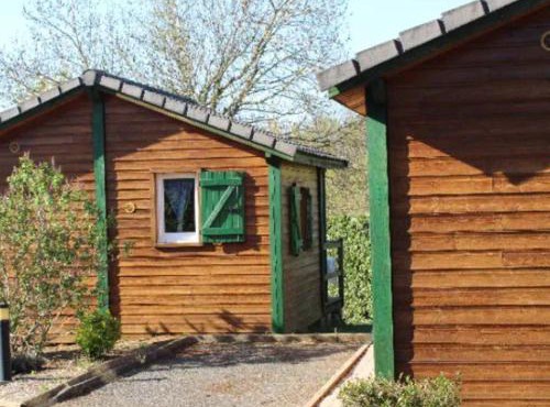 Chalet cosy avec terrasse à Naucelle - Emplacement idyllique - API-1-52-380