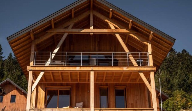 Chalet Cozy au Cœur de La Féclaz : Séjour Authentique et Proche des Pistes