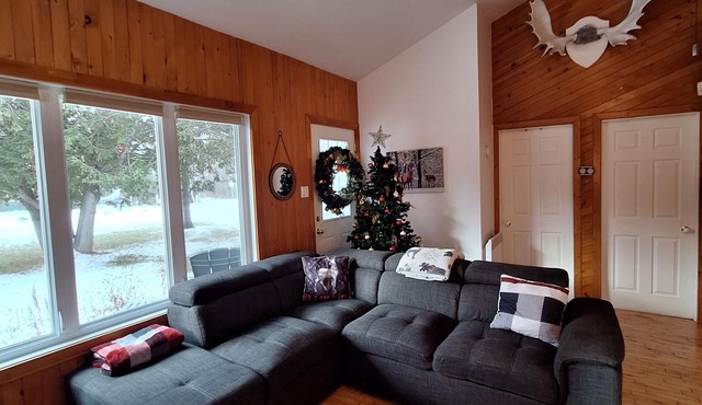 Chalet du Ruisseau Avec Spa - Ski, Quilles, Golf, Lac ou Détente?