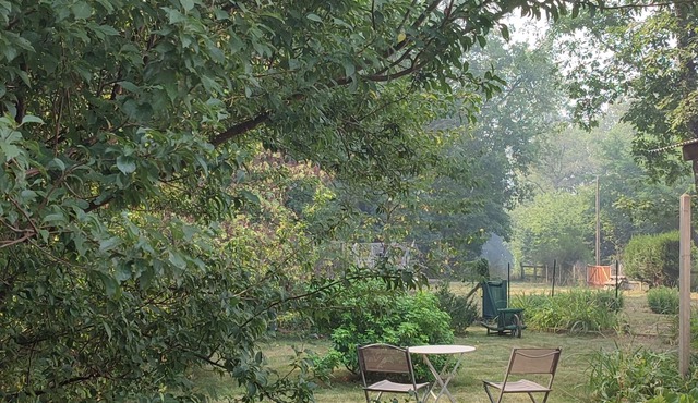 Chalet dans la Forest. Adorable chalet, walking distance to the Charente Lac.