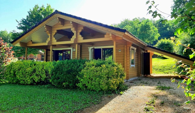 Chalet Dans un Village de Vacances au Coeur du Département du lot