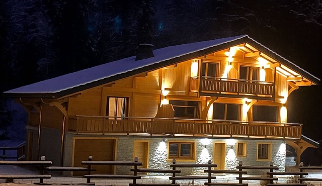 Chalet de 230 m2 récent 12 pers 6 ch 5 sdb à Châtel Multipass summer member