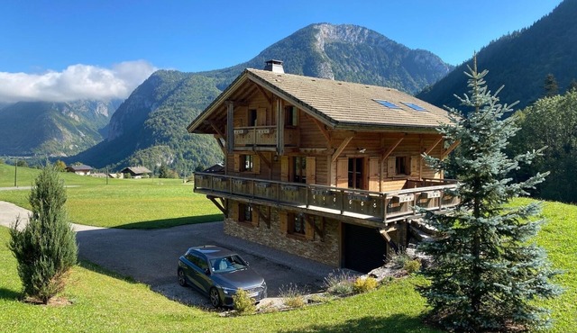 Chalet de Charme au Milieu des Montagnes
