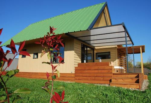 Chalet de charme climatisé, son Jacuzzi - SPA privatif et la piscine de la Maison Bleue du Gers