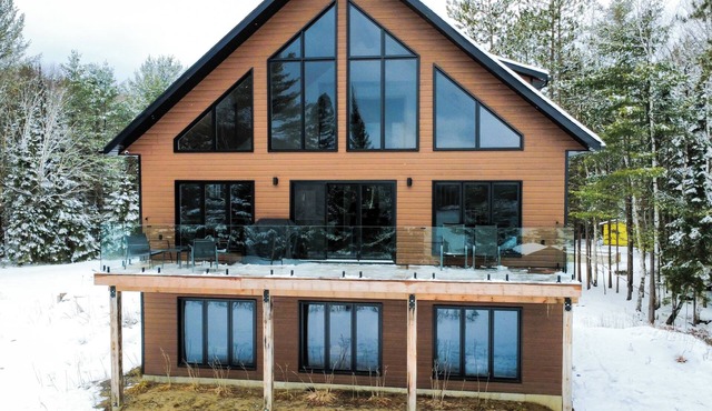 Chalet de L'Achigan - Large family cottage with view & direct access to the water