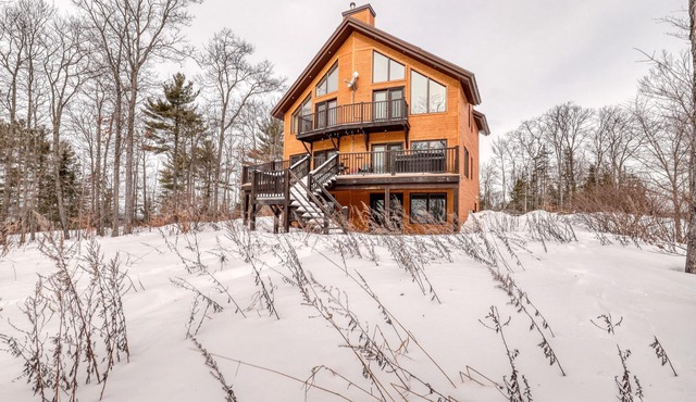 Chalet de l'Aube (cosy, very private chalet with beach access)