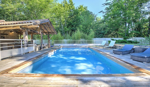 Chalet De Léonie Et Julie – Nature Escape with Private Pool, Spa & Comfort