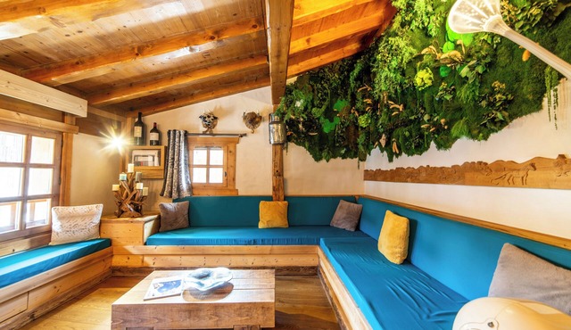 CHALET DE LUXE in MERIBEL, 18 pers - swimming pool - services included
