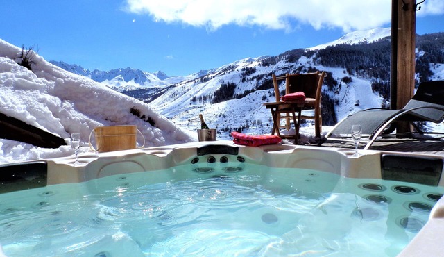 Chalet de prestige 19 people swimming pool jacuzzi sauna and cinema room