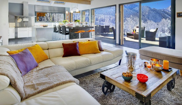 Chalet de Rollon - mountain home for 9, hot tub & office - OVO Network