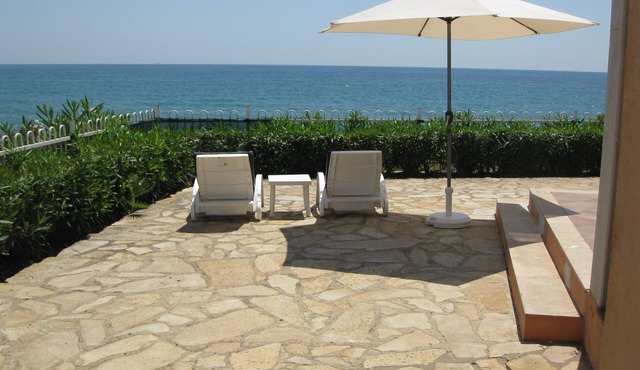 CHALET DELANTE DE LA PLAYA CON VISTAS FANTASTICAS