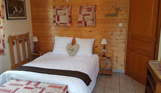 Chalet Des 3 Pins - Évasion Guest Room with Mountain View, Shared Terrace and Wi-Fi