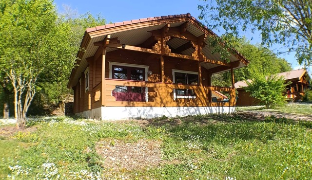 Chalet des bois | Swimming pool | Playground | Bedding