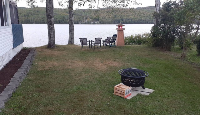 Chalet des frontières Le 522 on the shores of Lac Long in Temiscouata